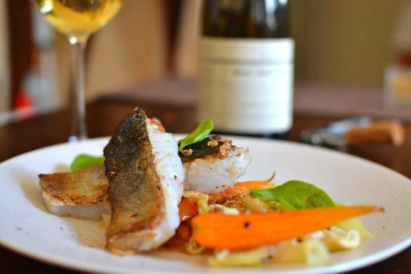 Filet De Lieu Jaune Grillé Au Yuzu, Fenouil Et Chou Acidulés