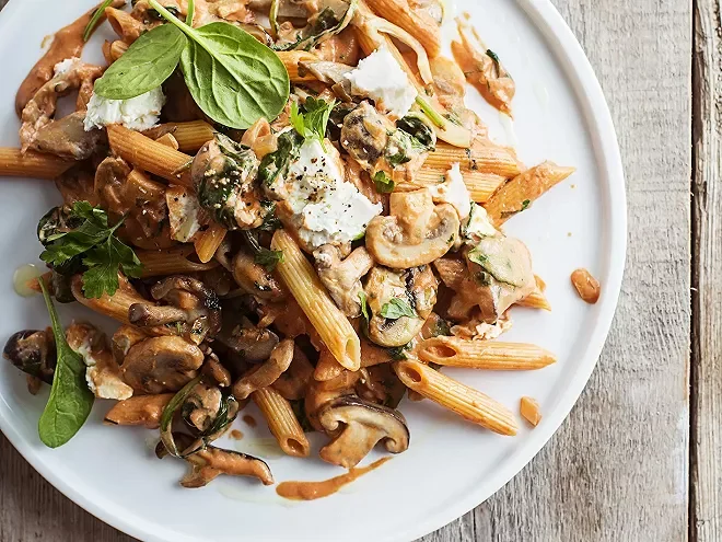 Pâtes À La Tomate, Aux Épinards Et Champignons