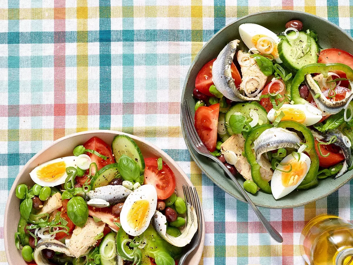 Salade Niçoise Aux Deux Poissons Et À L’œuf Mollet