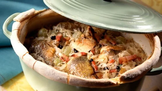 Pintade À La Choucroute En Cocotte