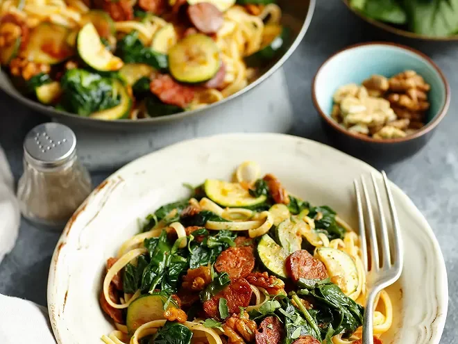 Pâtes Linguines Au Chorizo Et Épinards